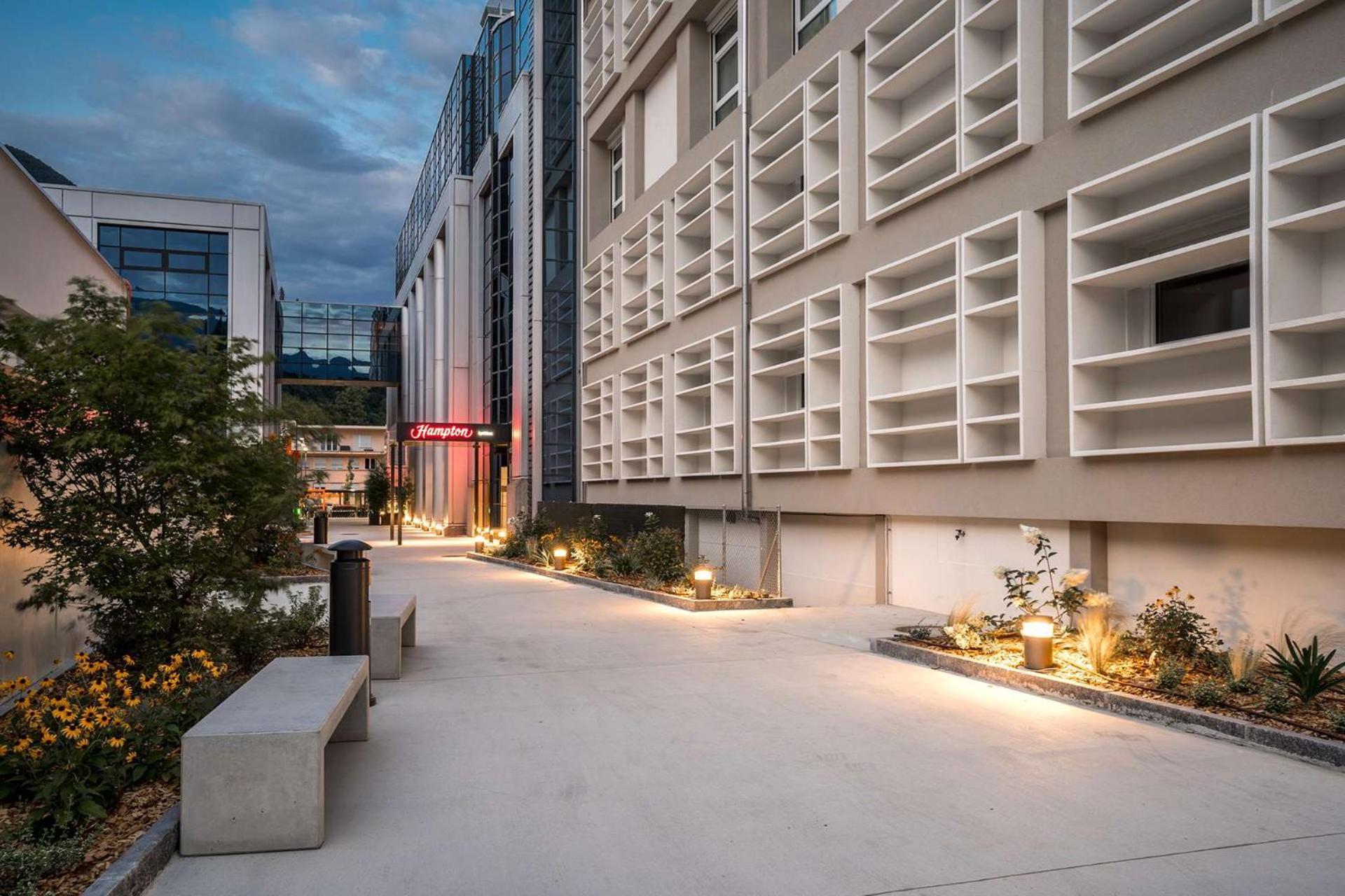 Hampton By Hilton Locarno Hotel Losone Ngoại thất bức ảnh