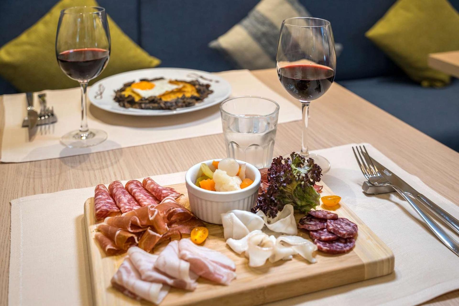 Hampton By Hilton Locarno Hotel Losone Ngoại thất bức ảnh