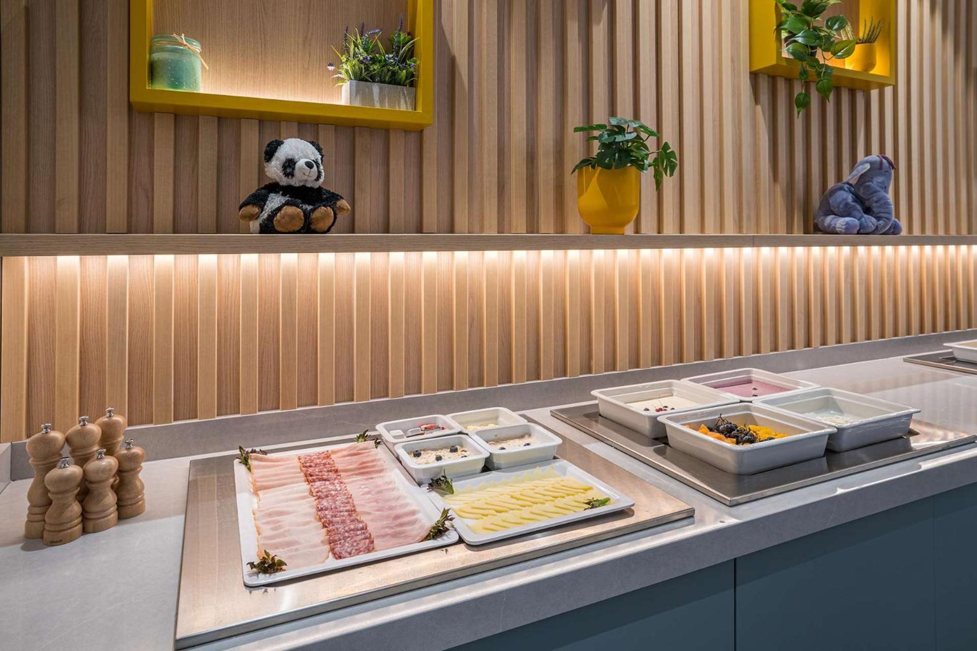 Hampton By Hilton Locarno Hotel Losone Ngoại thất bức ảnh