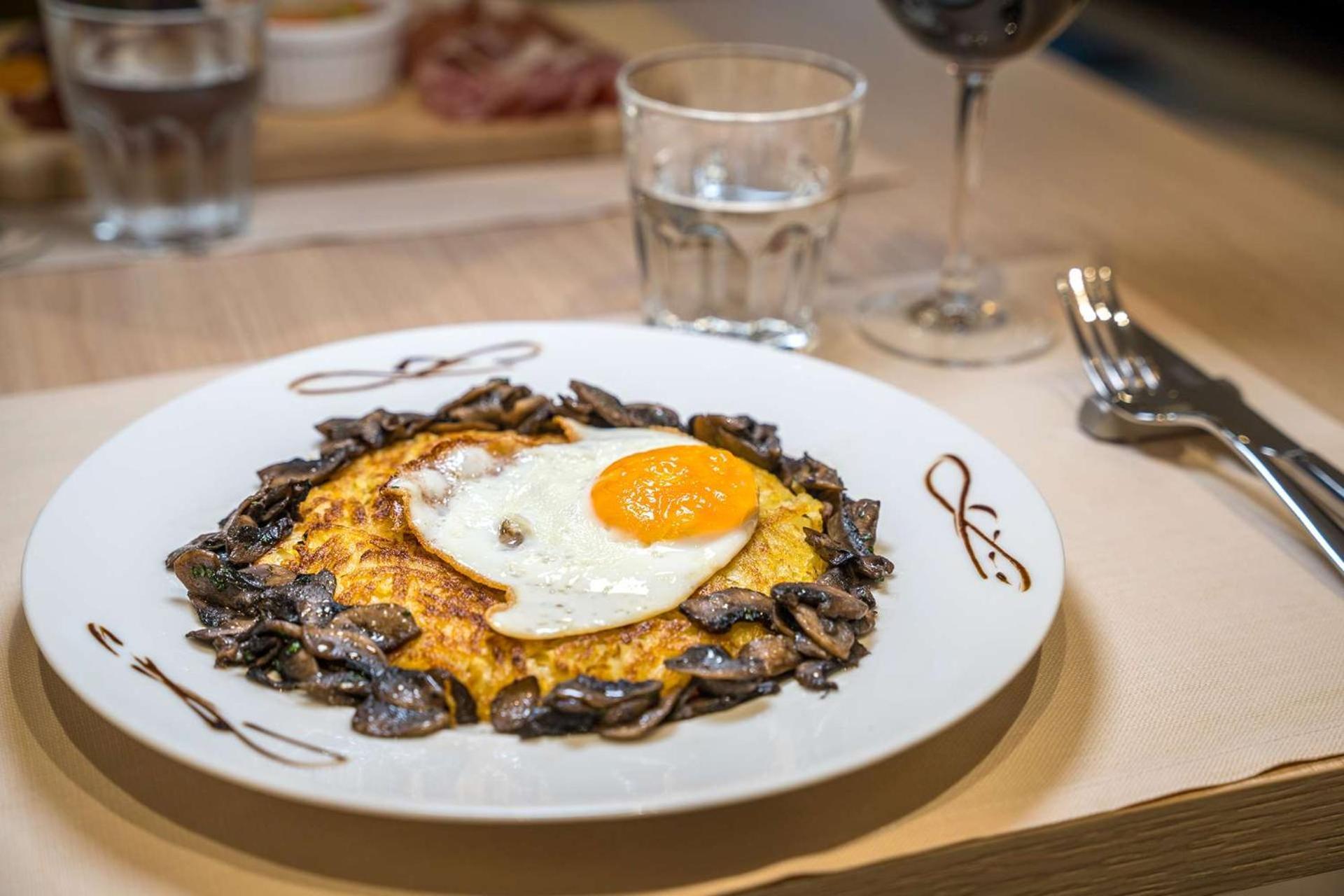 Hampton By Hilton Locarno Hotel Losone Ngoại thất bức ảnh